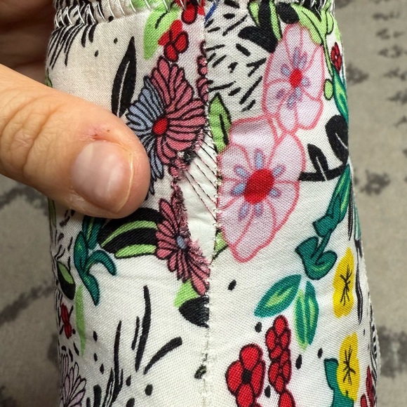 CHASE + CHLOE Clarity Floral Clear Lucite Heel Booties - Picture 5 of 9